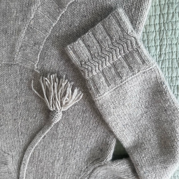 Sweater size M/L Faherty brand Like new 100% cashmere - Picture 3 of 6
